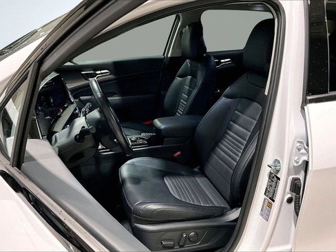 Used 2025 Kia Sportage SX image 26