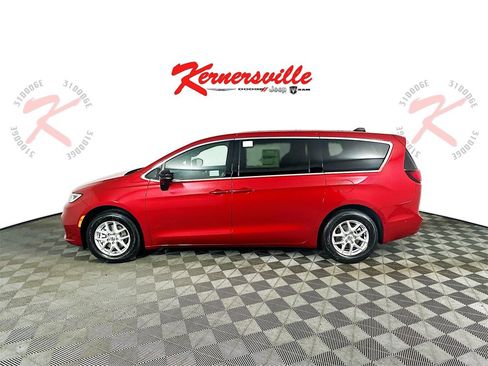 New 2025 Chrysler Pacifica Select w/ Uconnect Theater Family Group image 4