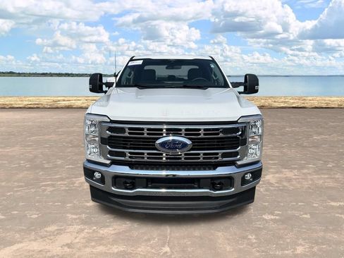 Used 2025 Ford F250 XLT AWD/4WD image 2