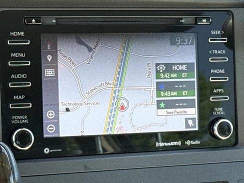 Used 2018 Toyota Sienna XLE w/ XLE Navigation Package FWD image 20