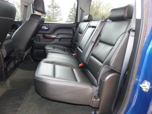 Used 2018 GMC Sierra 3500 SLE w/ SLE Preferred Package AWD/4WD image 36
