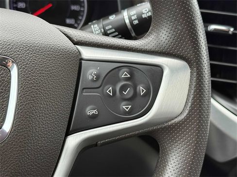 Used 2021 GMC Acadia SLE image 12