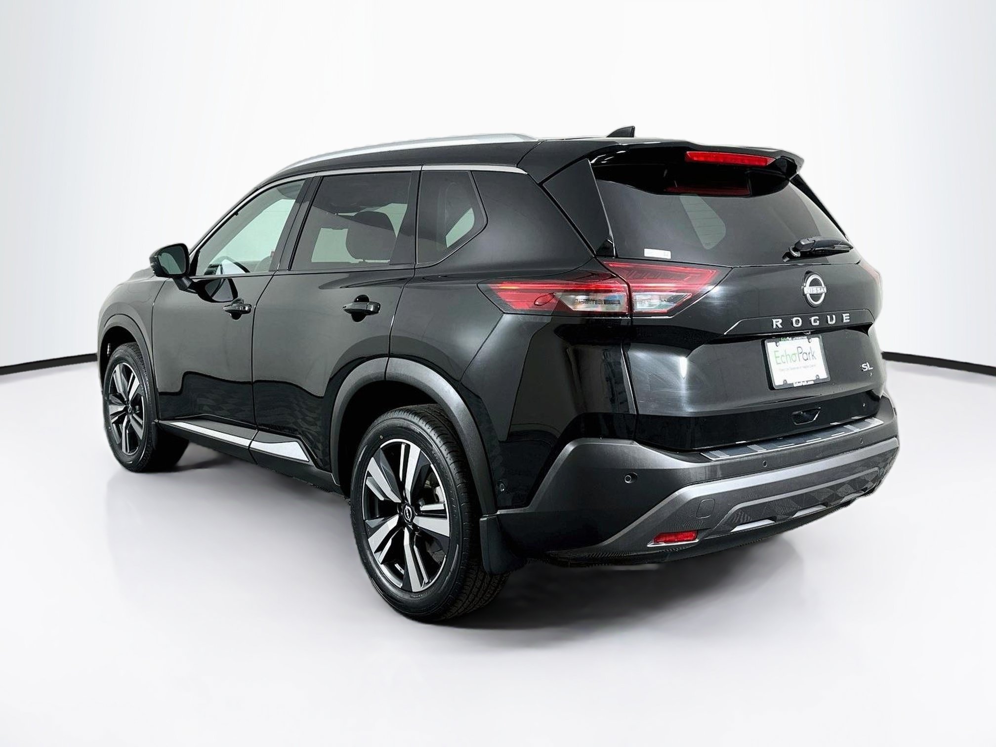 Used 2023 Nissan Rogue SL w/ SL Premium Package FWD image 5