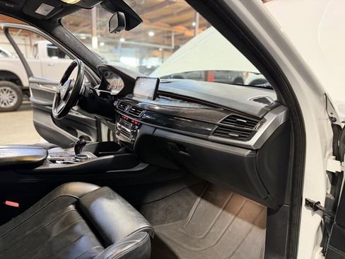 Used 2015 BMW X5 M image 17