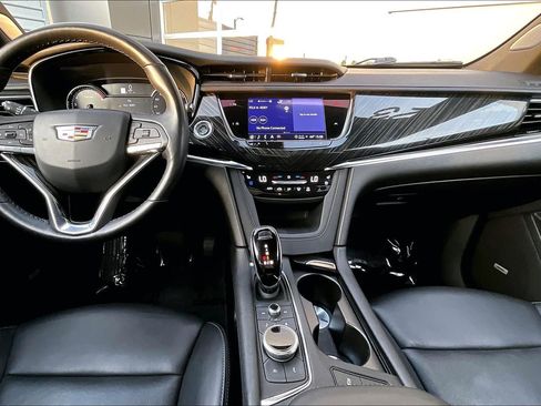 Used 2023 Cadillac XT6 Premium Luxury image 15