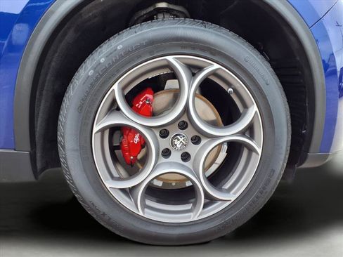 Used 2023 Alfa Romeo Stelvio Sprint image 9