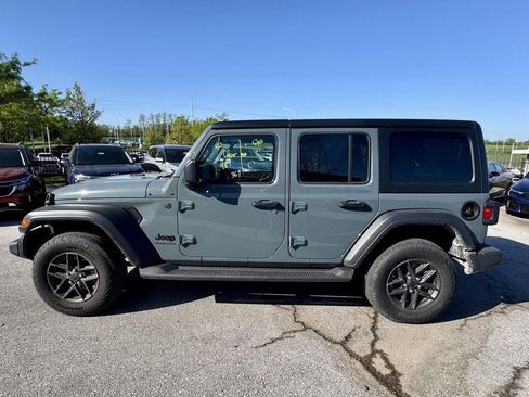 Used 2024 Jeep Wrangler Sport S image 2