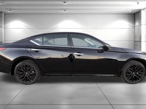 New 2025 Nissan Altima 2.5 SV w/ SV Special Edition Package AWD/4WD image 9