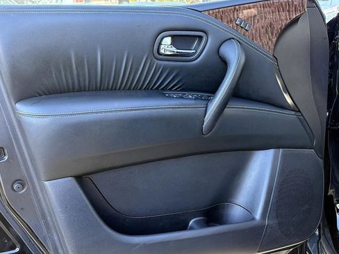 Used 2020 Nissan Armada SL image 17