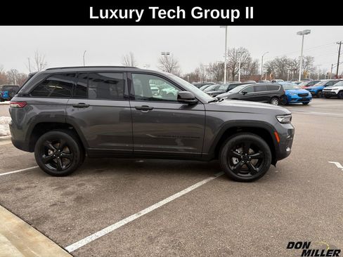 New 2025 Jeep Grand Cherokee Limited w/ Luxury Tech Group II image 4