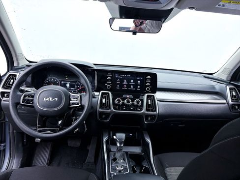Used 2022 Kia Sorento LX image 25