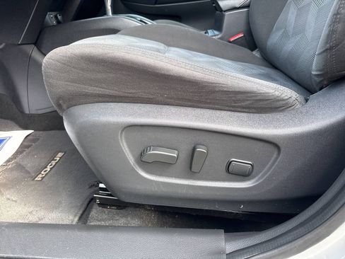 Used 2016 Nissan Rogue SV AWD/4WD image 16