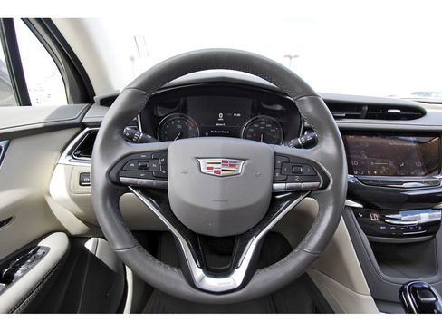 Used 2022 Cadillac XT6 Premium Luxury w/ Technology Package image 15