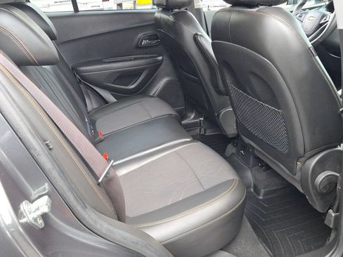 Used 2018 Chevrolet Trax LT w/ LT Convenience Package FWD image 9