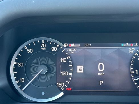 Used 2023 Land Rover Defender 130 X-Dynamic SE image 35