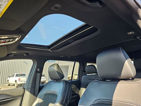 New 2025 Jeep Grand Cherokee L Altitude AWD/4WD image 27
