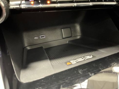 Used 2024 Chevrolet Traverse LT w/ Midnight/Sport Edition image 25