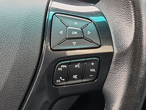 Used 2017 Ford Explorer XLT w/ Equipment Group 202A AWD/4WD image 26