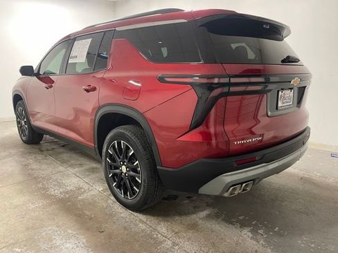 Used 2026 Chevrolet Traverse LT w/ Sun and Wheel Package FWD image 6