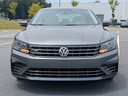 Used 2018 Volkswagen Passat 2.0T R-Line FWD image 8