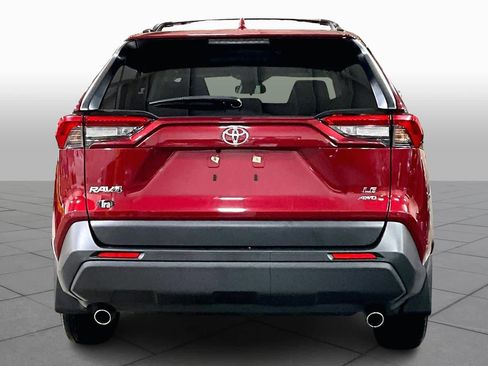 Used 2021 Toyota RAV4 LE image 5