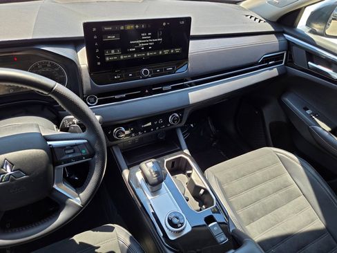 Used 2025 Mitsubishi Outlander SE AWD/4WD image 23