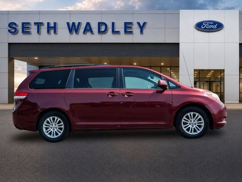 Used 2012 Toyota Sienna XLE FWD image 8