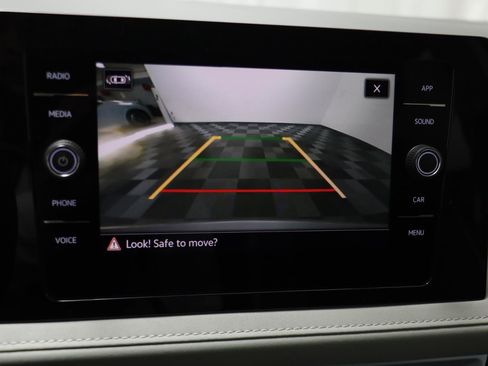 New 2026 Volkswagen Taos SE image 9