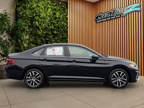 Used 2025 Volkswagen Jetta SE FWD image 22