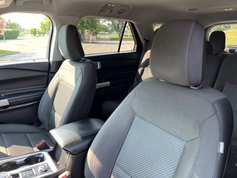 Used 2022 Ford Explorer XLT AWD/4WD image 17