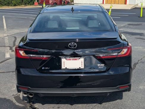 Used 2025 Toyota Camry SE image 6