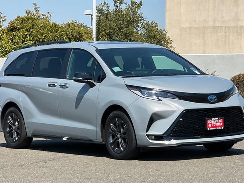 Certified 2025 Toyota Sienna XSE w/ XSE Premium Package AWD/4WD image 5