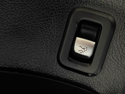 Used 2019 Mercedes-Benz GLC 300 4MATIC w/ AMG Line image 42