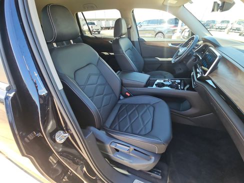 Used 2025 Volkswagen Atlas SE image 55