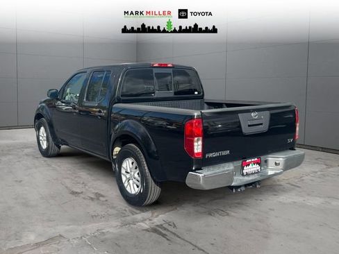 Used 2019 Nissan Frontier SV image 3