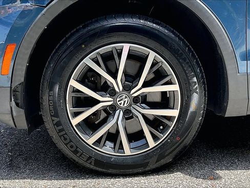 Used 2018 Volkswagen Tiguan SE FWD image 35