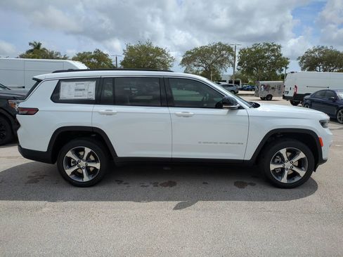 New 2025 Jeep Grand Cherokee L Limited w/ Luxury Tech Group II AWD/4WD image 4