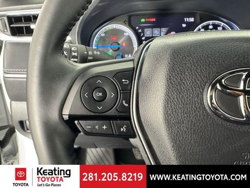 Certified 2024 Toyota Venza XLE image 28