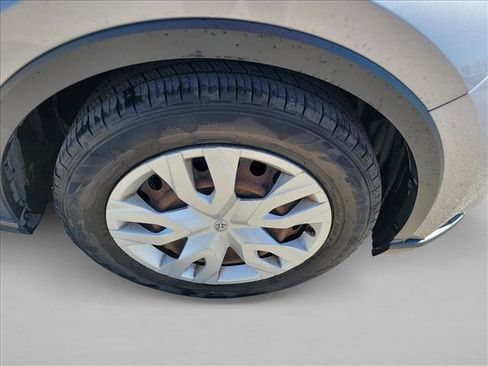 Used 2020 Toyota C-HR LE image 10