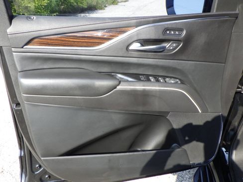 Used 2021 Cadillac Escalade Premium Luxury AWD/4WD image 9