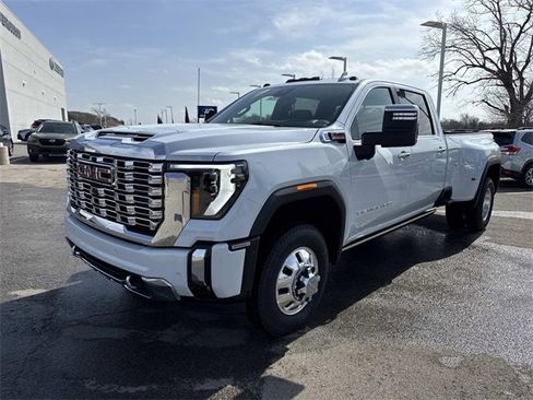 New 2026 GMC Sierra 3500 Denali w/ Denali Reserve Package image 10