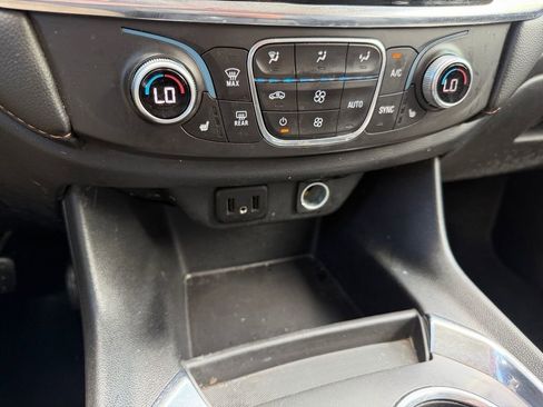 Used 2018 Chevrolet Traverse LT FWD image 26