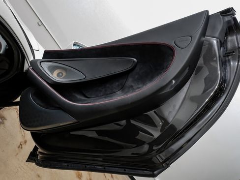 Used 2017 McLaren 570S Coupe image 38