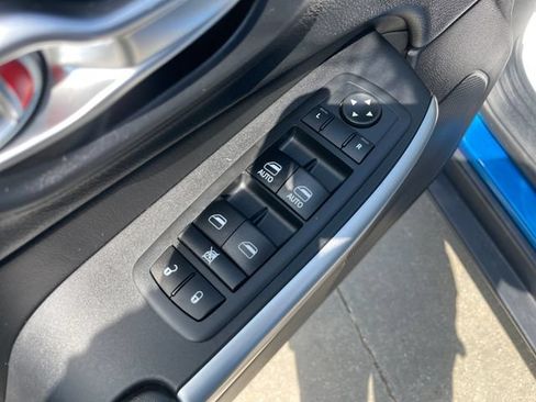 Used 2017 Jeep Cherokee Trailhawk AWD/4WD image 21