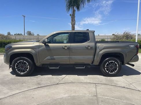 Used 2025 Toyota Tacoma TRD Sport w/ TRD Sport Premium Package AWD/4WD image 5