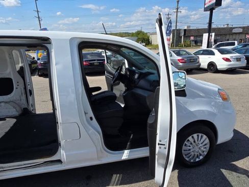 Used 2018 Nissan NV200 SV w/ Navigation Package FWD image 34