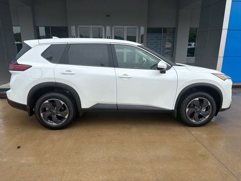 Used 2025 Nissan Rogue SV FWD image 7