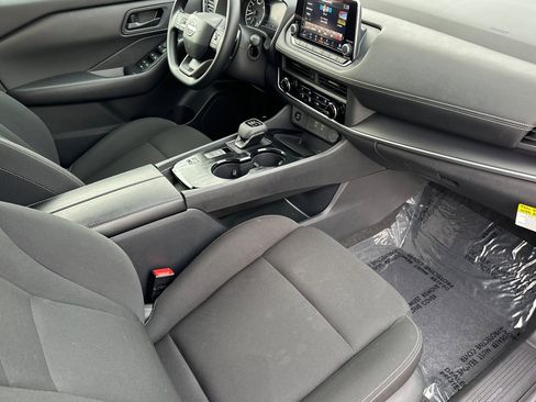 Certified 2025 Nissan Rogue S image 18