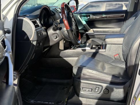 Used 2017 Lexus GX 460 Premium w/ Premium Package image 18