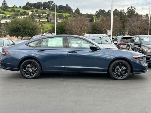 Certified 2025 Honda Accord SE image 2